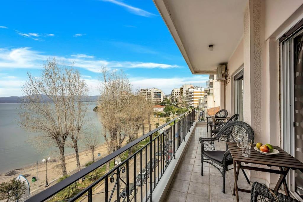 Bright Central Apartment With Splendid Sea View! Халкис Екстериор снимка