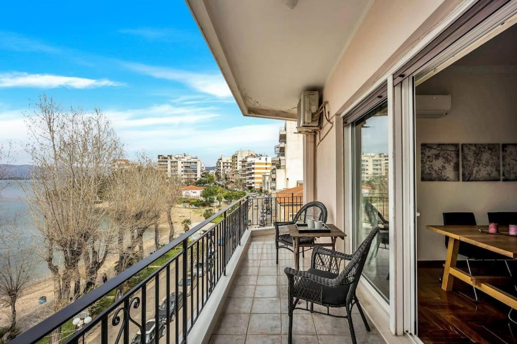Bright Central Apartment With Splendid Sea View! Халкис Екстериор снимка
