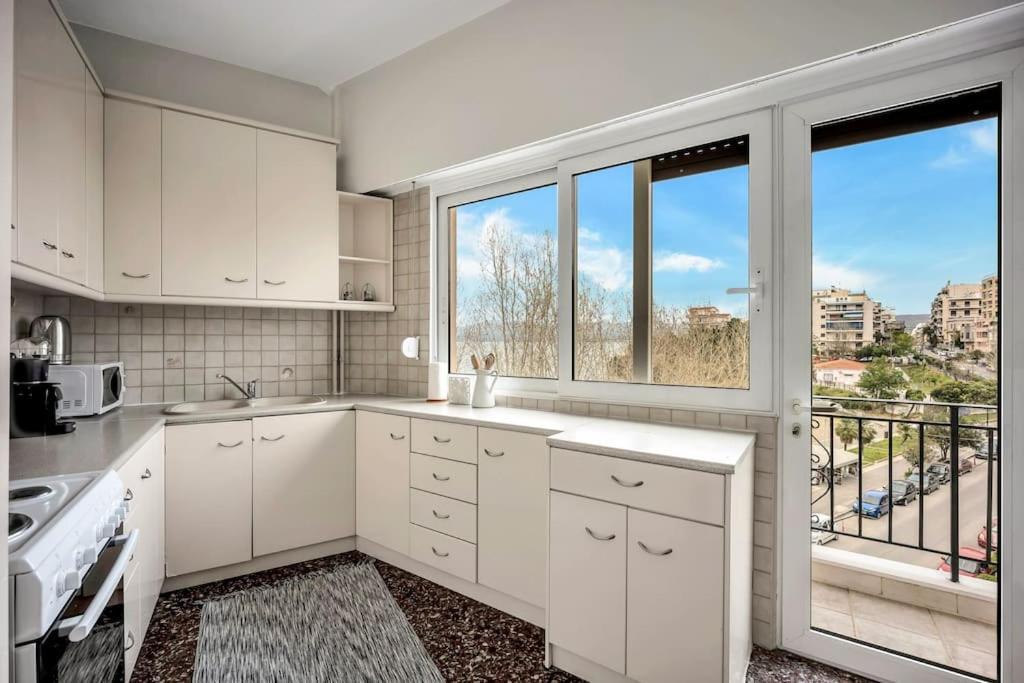 Bright Central Apartment With Splendid Sea View! Халкис Екстериор снимка