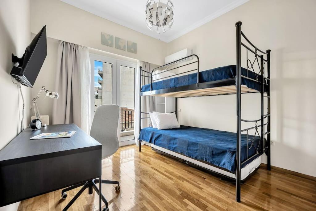 Bright Central Apartment With Splendid Sea View! Халкис Екстериор снимка