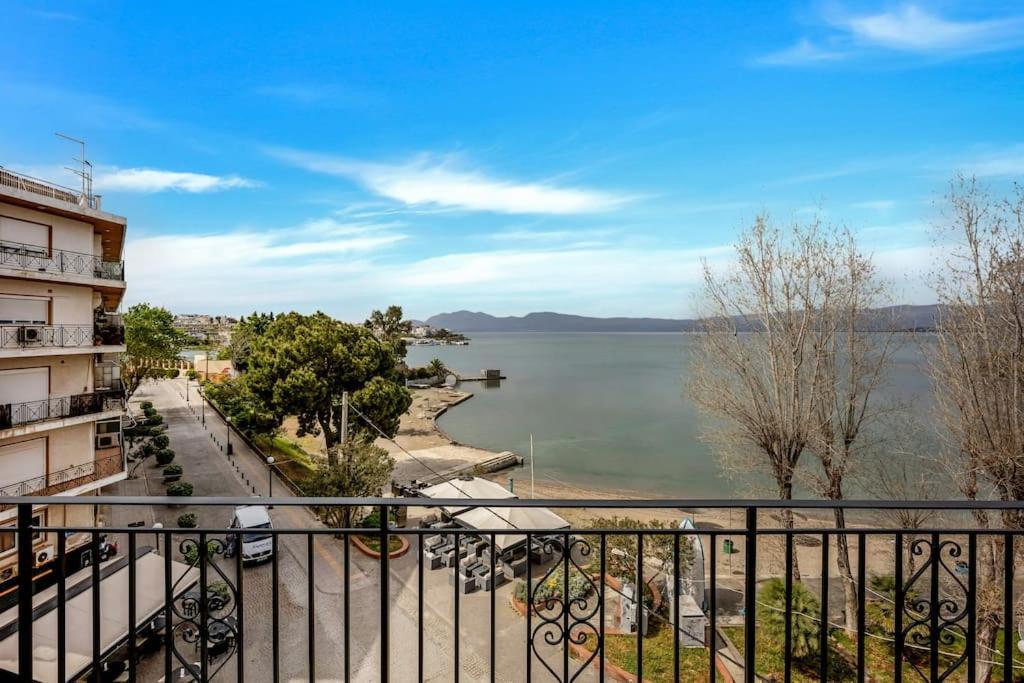Bright Central Apartment With Splendid Sea View! Халкис Екстериор снимка