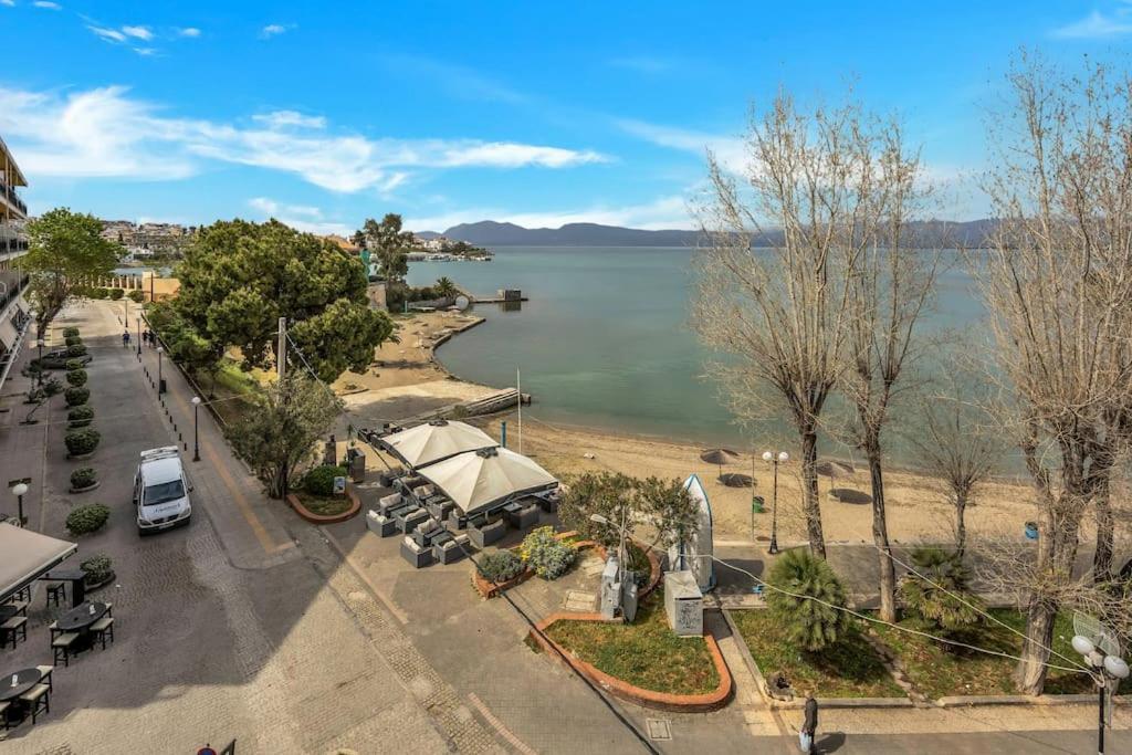 Bright Central Apartment With Splendid Sea View! Халкис Екстериор снимка