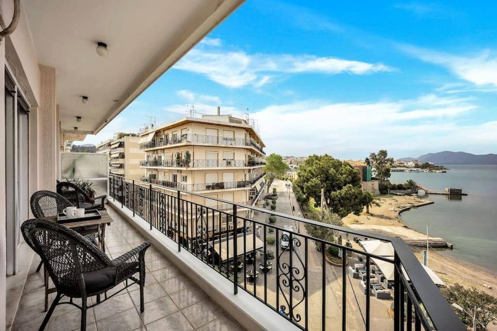 Bright Central Apartment With Splendid Sea View! Халкис Екстериор снимка