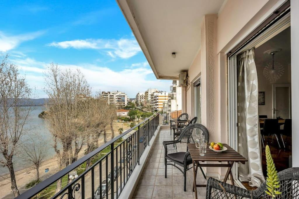 Bright Central Apartment With Splendid Sea View! Халкис Екстериор снимка