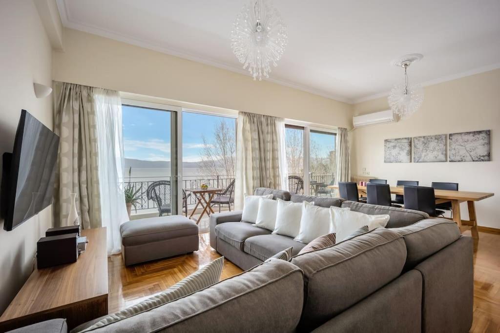 Bright Central Apartment With Splendid Sea View! Халкис Екстериор снимка
