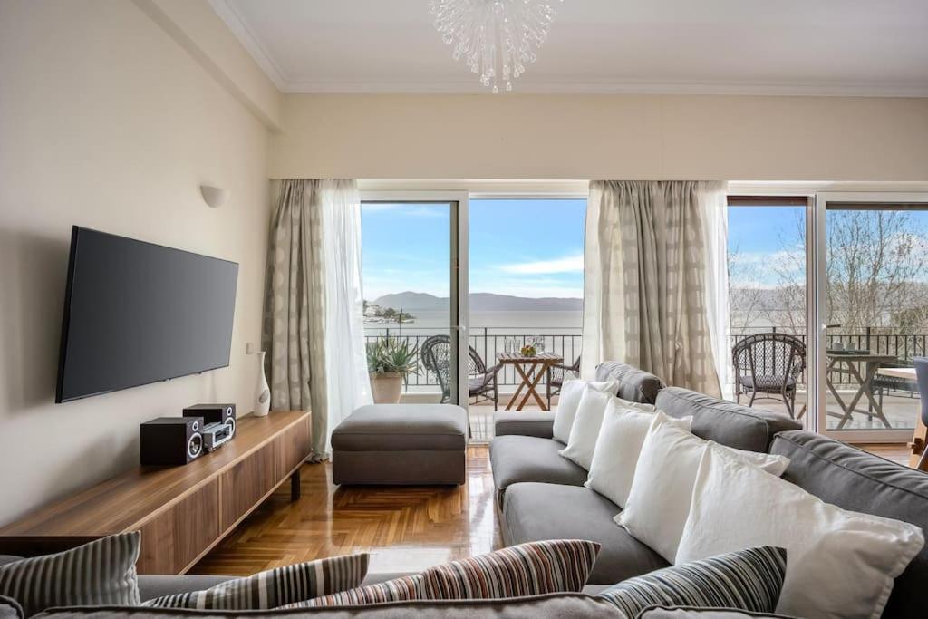 Bright Central Apartment With Splendid Sea View! Халкис Екстериор снимка